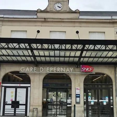 Bel Appart 2/4 Pers Centre-ville Avec Garage Prive 아파트 *